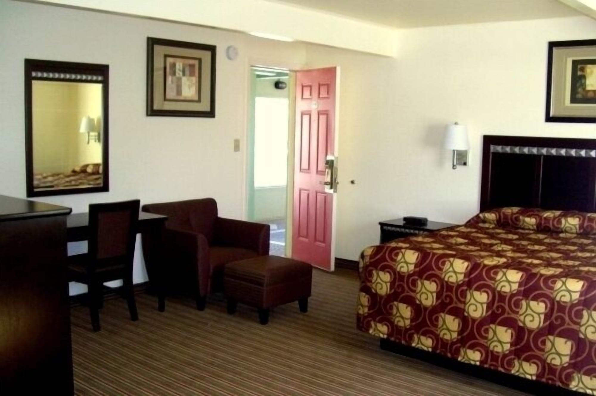 Whispering Palms Inn Дел Рио Екстериор снимка