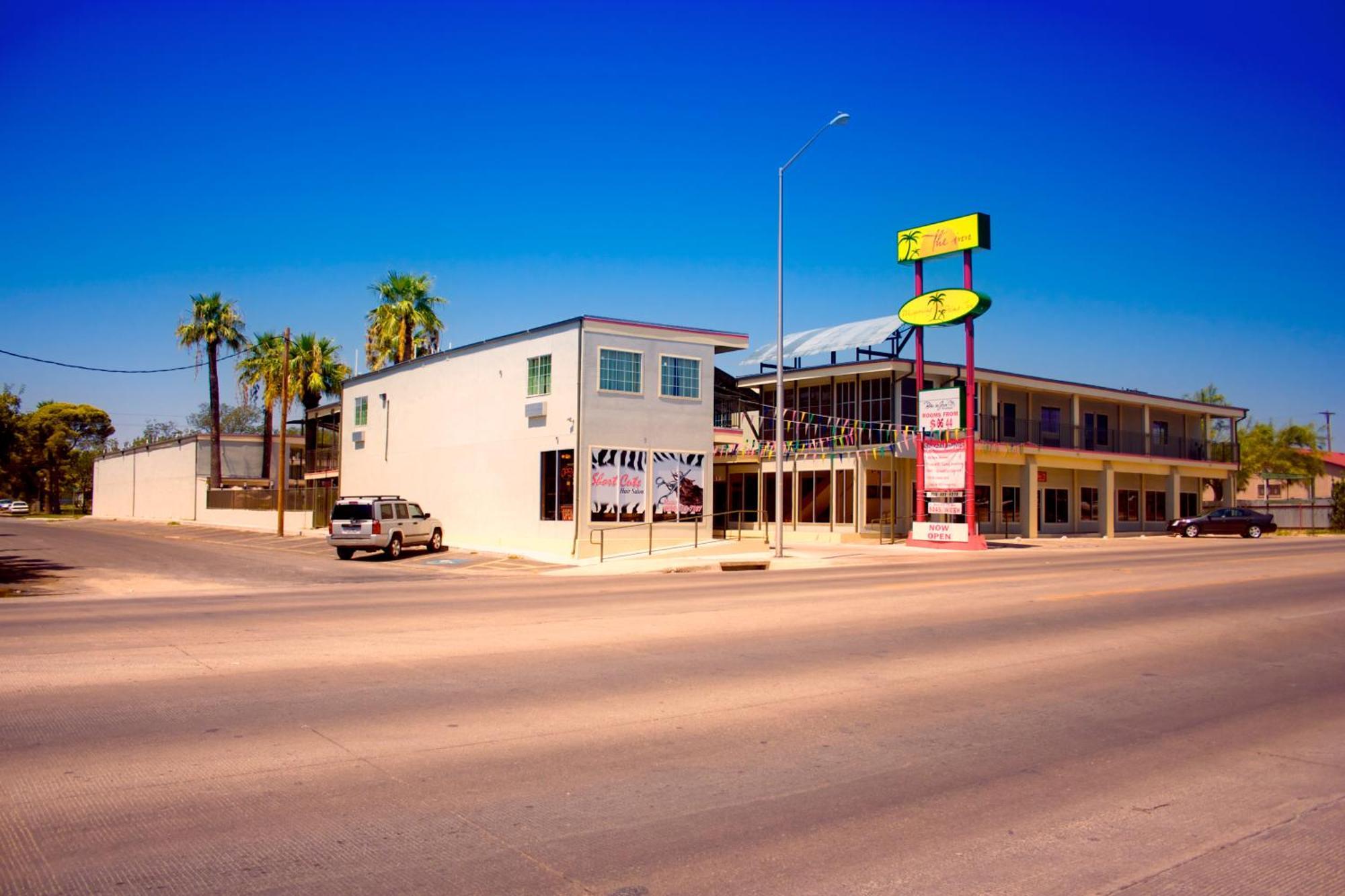 Whispering Palms Inn Дел Рио Екстериор снимка