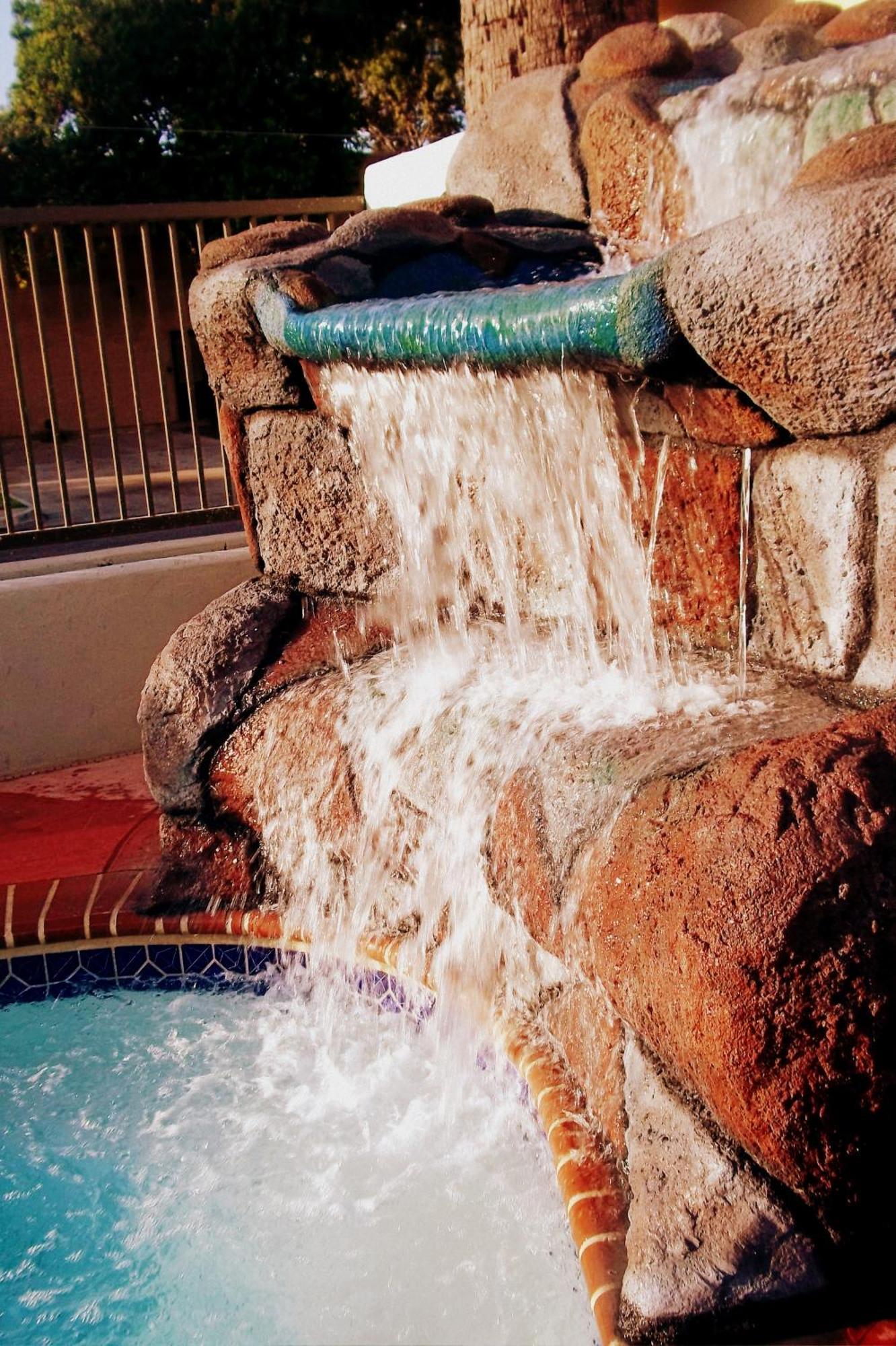Whispering Palms Inn Дел Рио Екстериор снимка